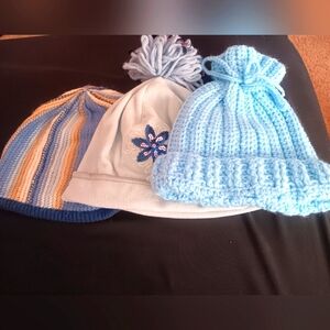 Set ofvthree little girl winter hats
